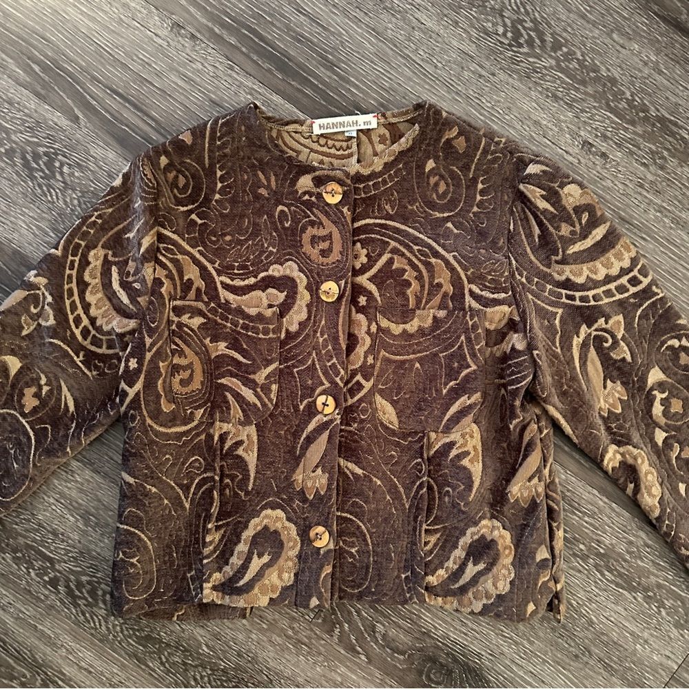 Hannah. M Jacket - Picture 2 of 10